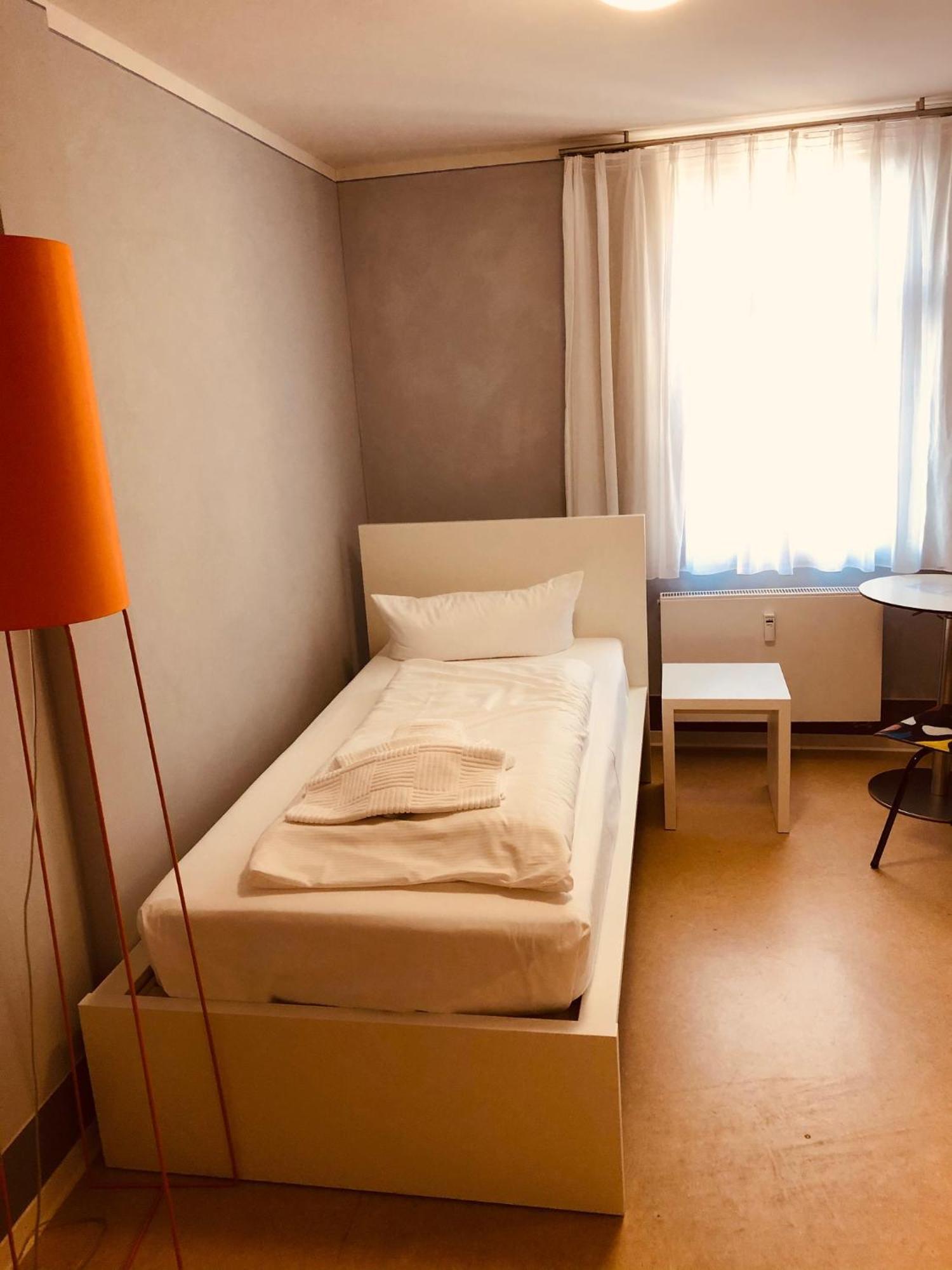 Hotel Cranach-Herberge City Centre Wittenberg Room photo